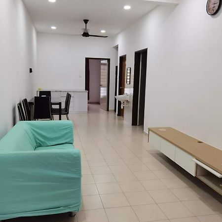 Infinity Homestay Bandar Cemerlang Ulu Tiram Eksteriør billede