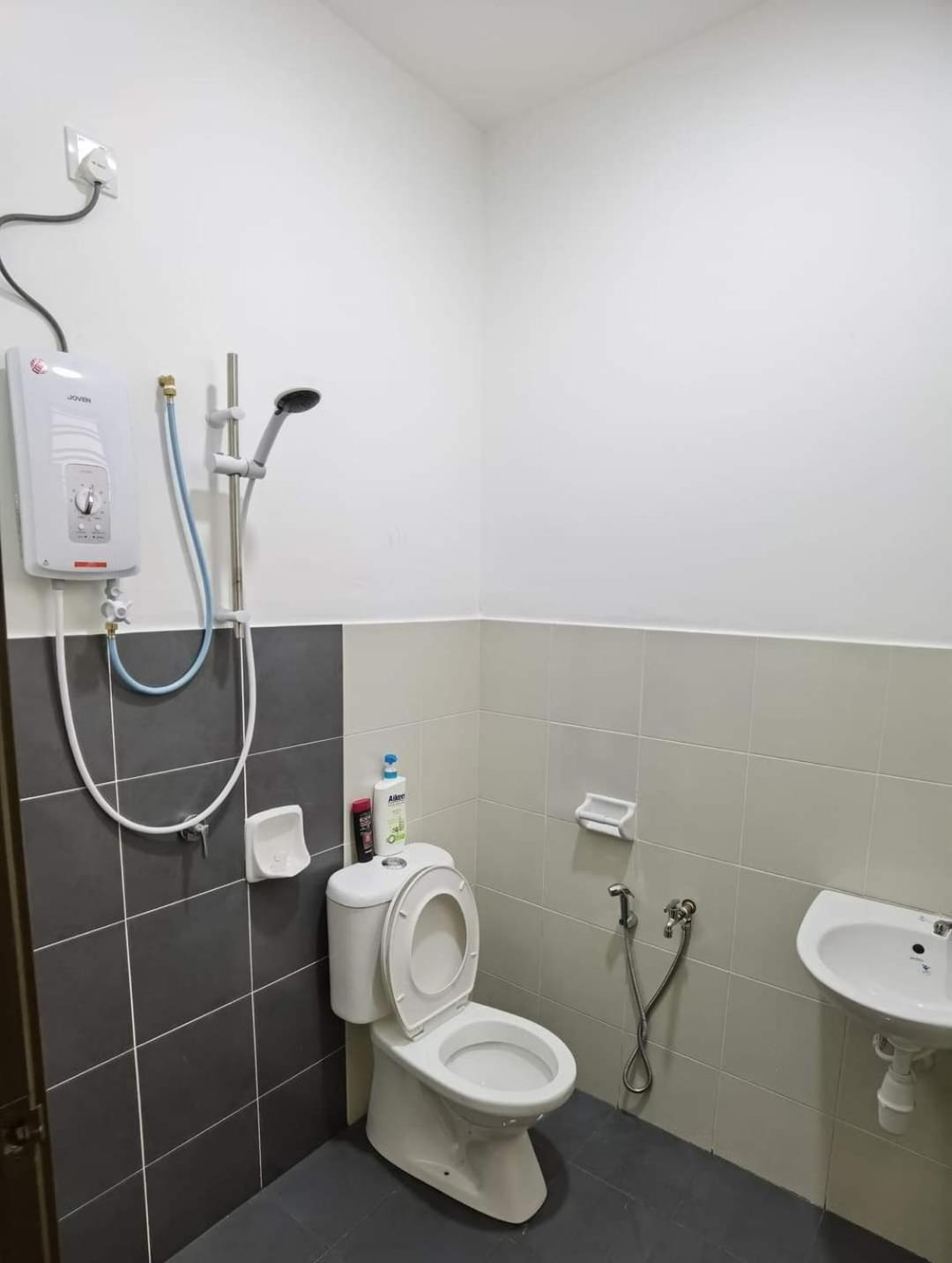 Infinity Homestay Bandar Cemerlang Ulu Tiram Eksteriør billede