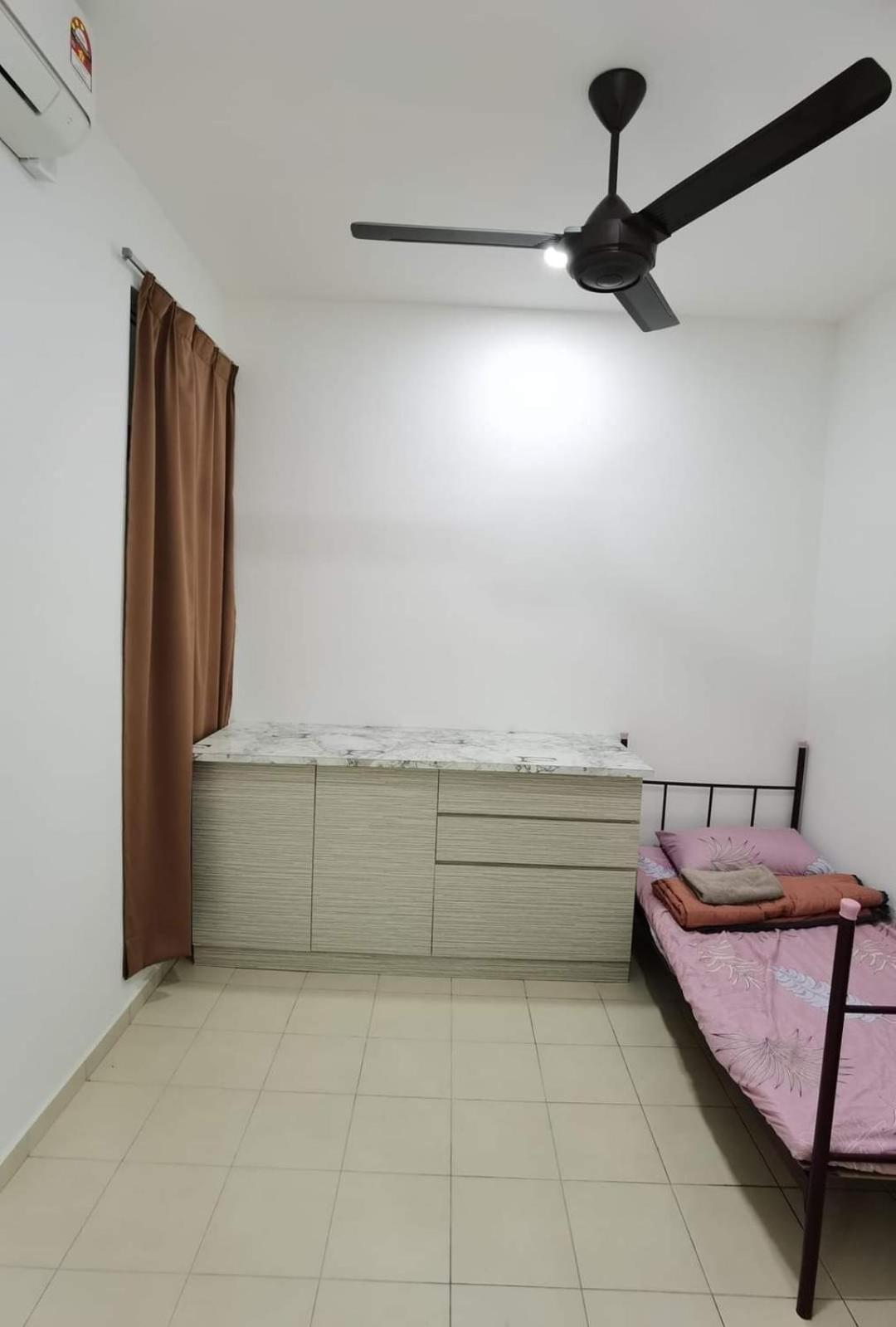 Infinity Homestay Bandar Cemerlang Ulu Tiram Eksteriør billede